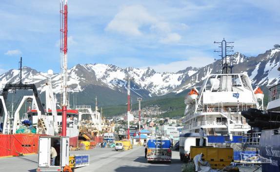 O porto de Ushuaia, na Terra do Fogo, sul da Argentina